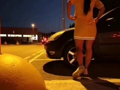 Sculacciata nel parcheggio al centro commerciale con pompino finale nel parcheggio Thumb